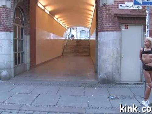 Gals have sex in public